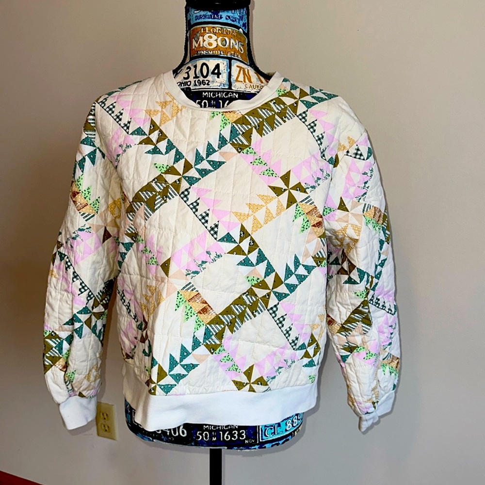 Long sleeve sweater.